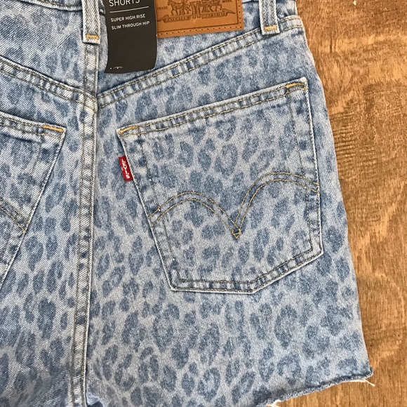Levi’s Ribcage Shorts - Limited Ed. Leopard - Picture 6 of 6